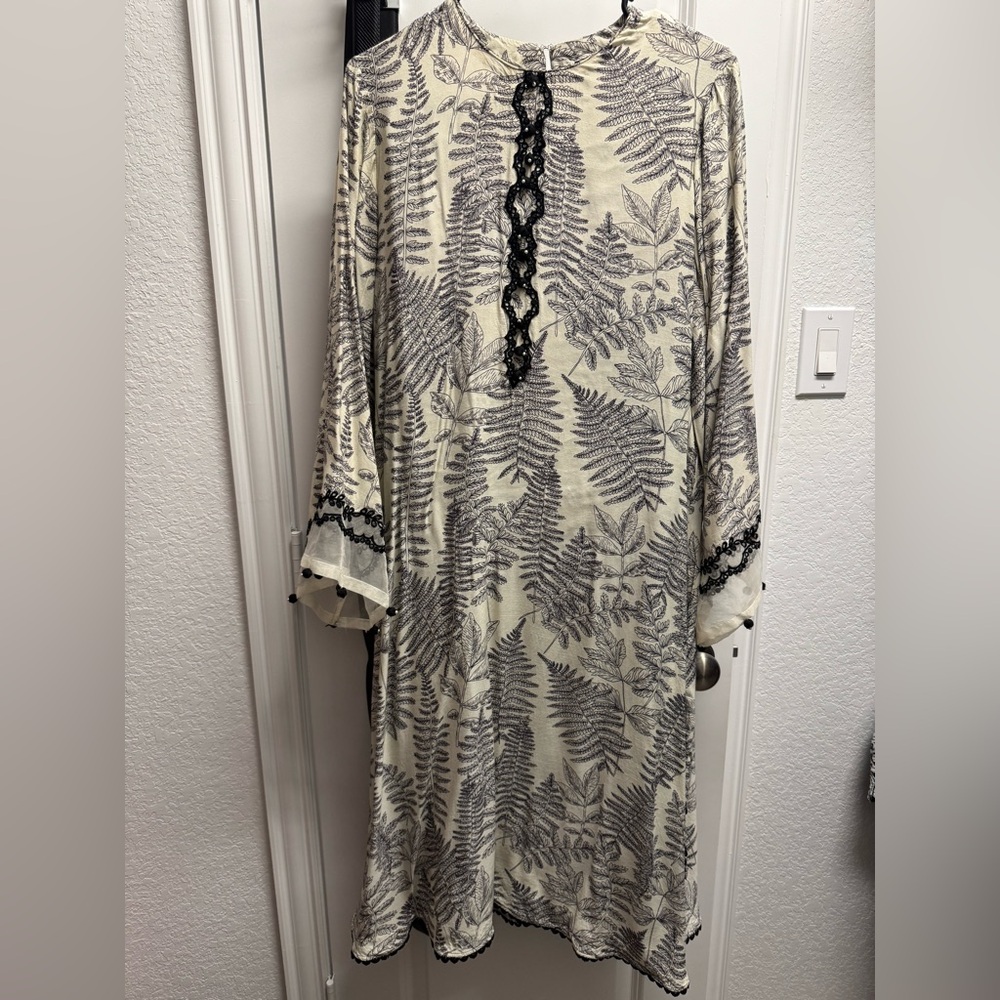 Elegant Black and Cream Leaf Patterned Shirt